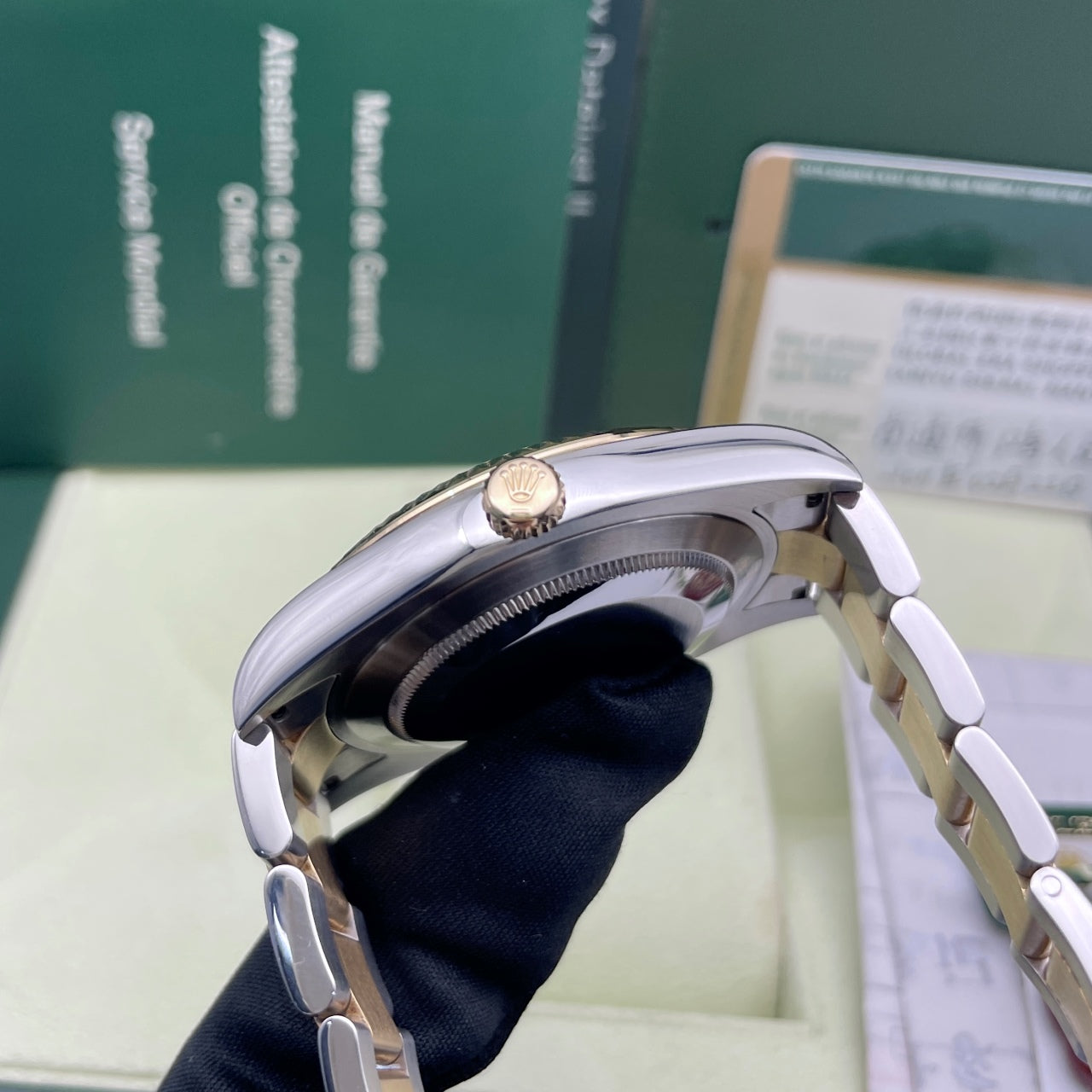 Pre-owned Rolex Datejust II 41mm Men's Watch - ref 116333 Diamond-Champagne Dial (2011)