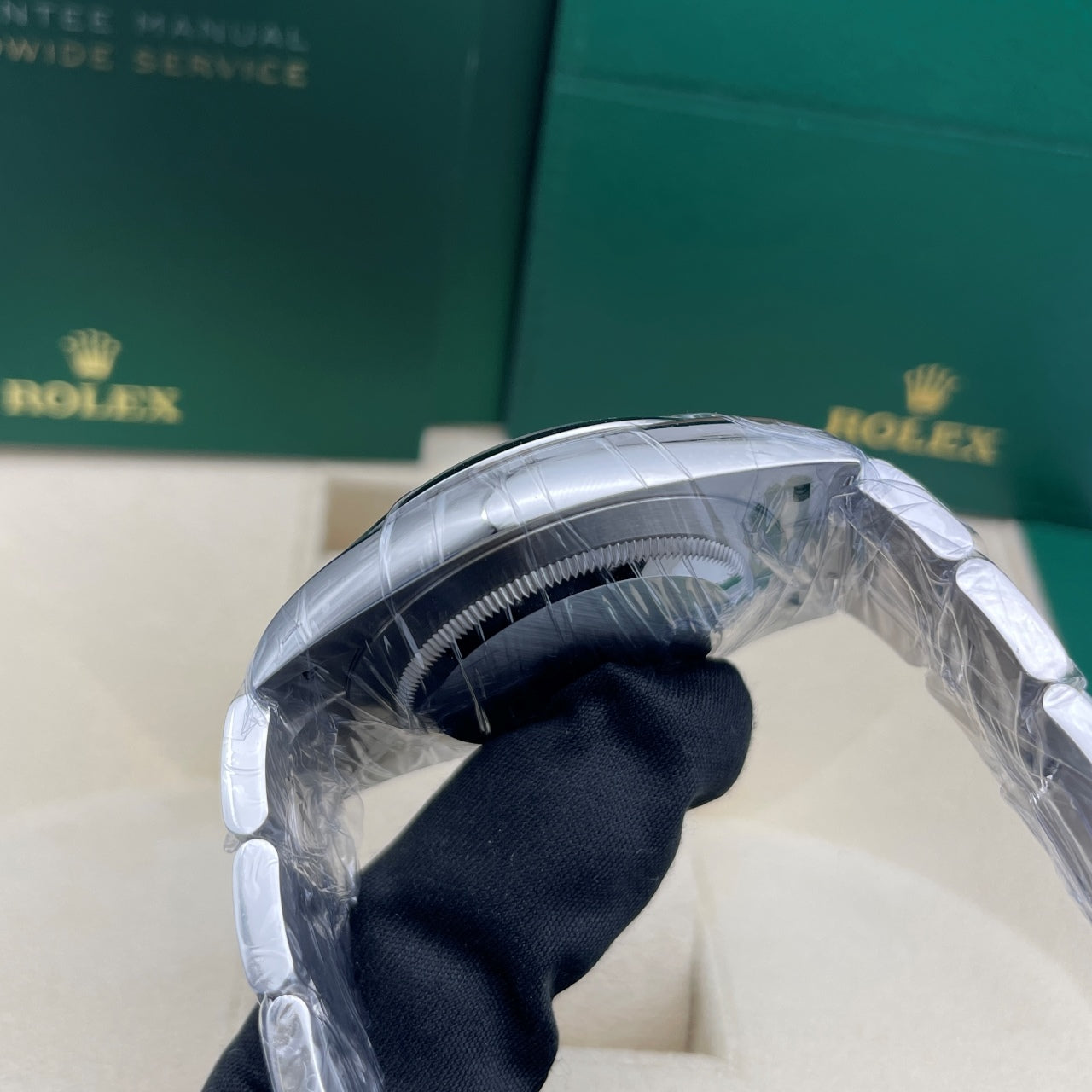 Pre-owned Rolex Oyster Perpetual 41mm Men's Watch - ref 134300 Green Dial (2025)