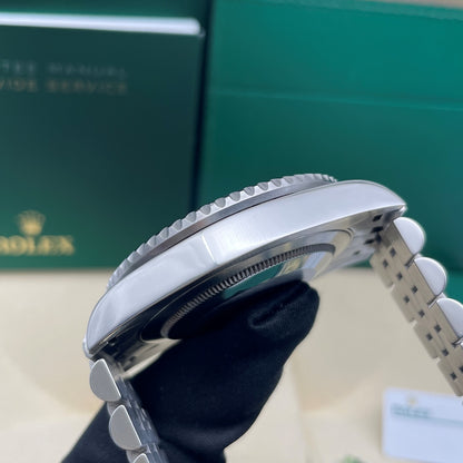 Pre-owned Rolex GMT-Master II 40mm Men's Watch - ref 126710BLNR Black Dial Bat Girl (2022)