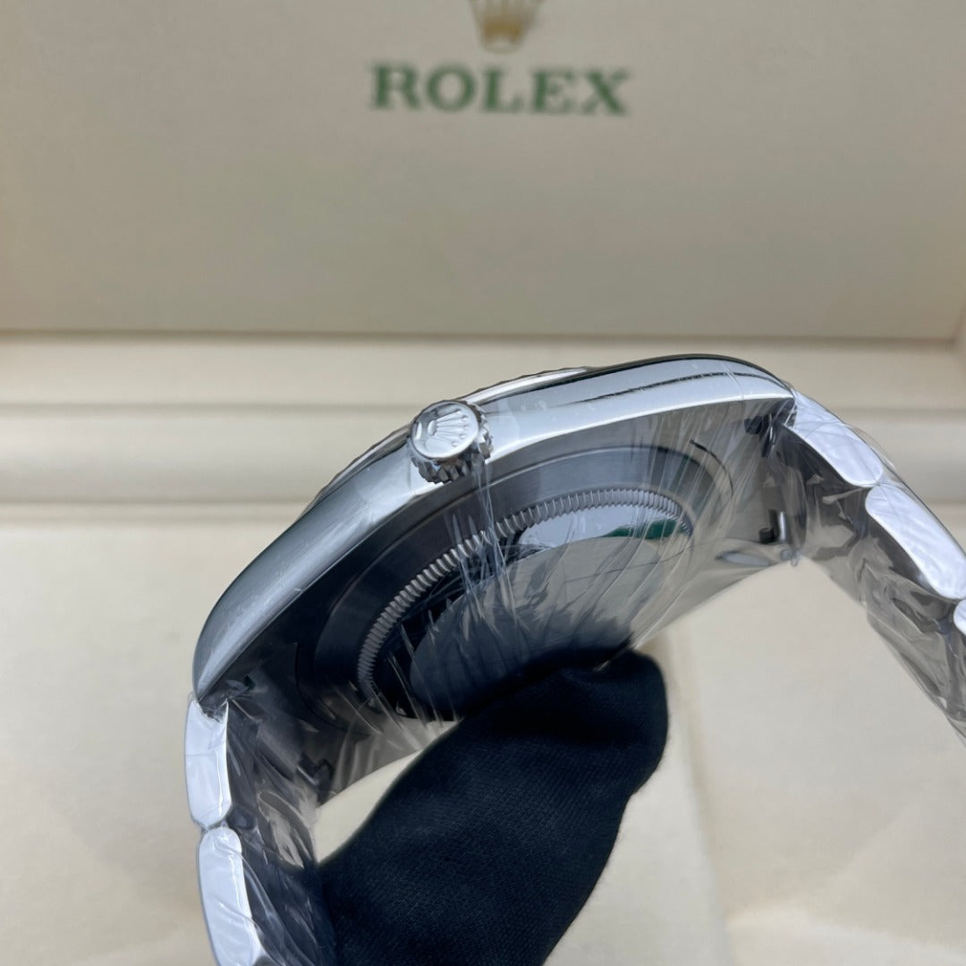 Pre-owned Rolex Datejust 41mm Men's Watch - ref 116334 Diamond-Silver Dial (2017)