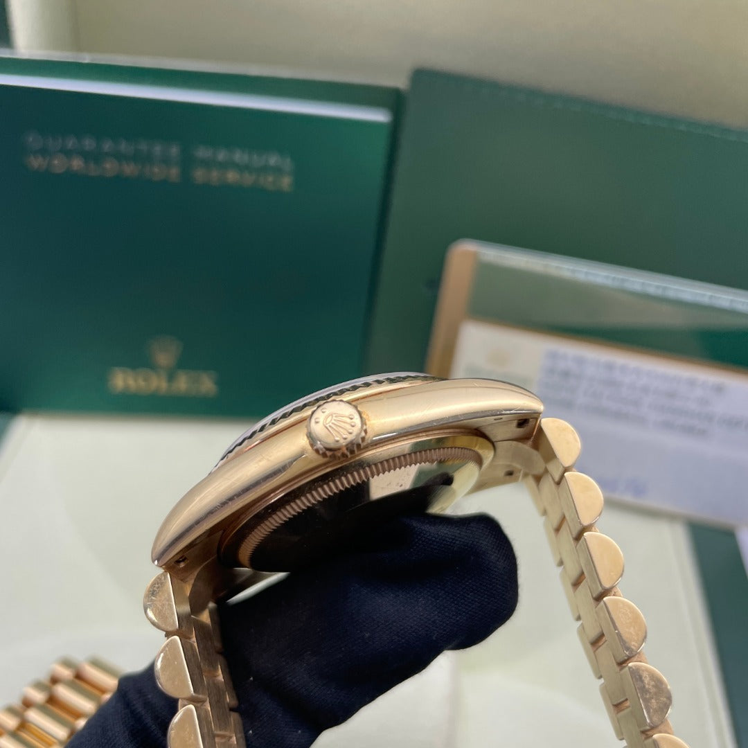 Pre-owned Rolex Day-Date 36mm Men's Watch - ref 118238 Soild 18k Gold Onyx Diamond Dial (2012)