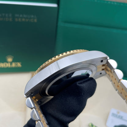 Pre-owned Rolex GMT-Master II 40mm Men's Watch - ref 126713GRNR Black Dial (2024)