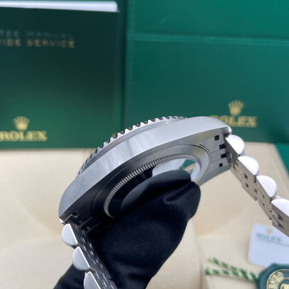 Pre-owned Rolex GMT-Master II 40mm Men's Watch - ref 126710GRNR Black Dial & Jubilee (2025)