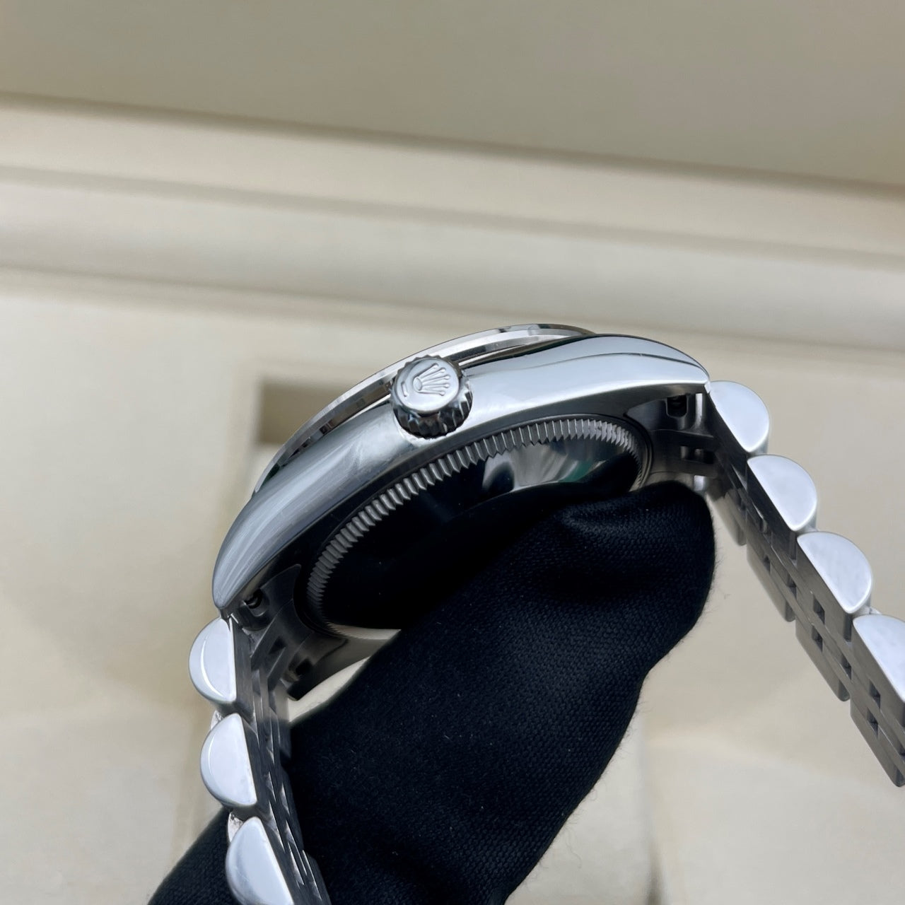 Pre-owned Rolex Datejust 31 31mm Women's Watch - ref 178384  Mother-of-Pearl Dial (2017)