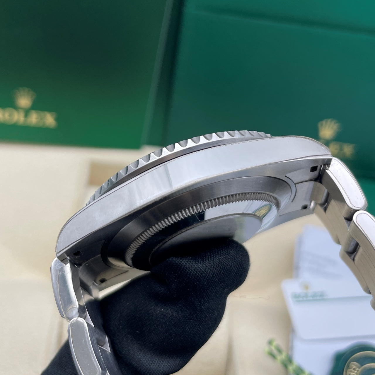 Pre-owned Rolex Submariner 41mm Men's Watch - ref 126610LV Green Bezel & Black Dial Starbucks (2023)