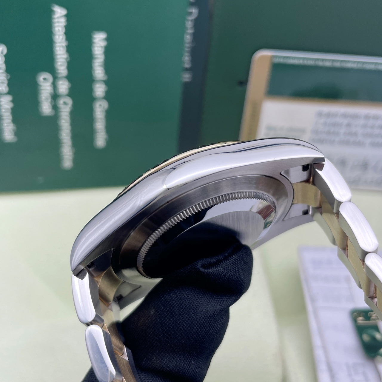 Pre-owned Rolex Datejust II 41mm Men's Watch - ref 116333 Diamond-Champagne Dial (2011)