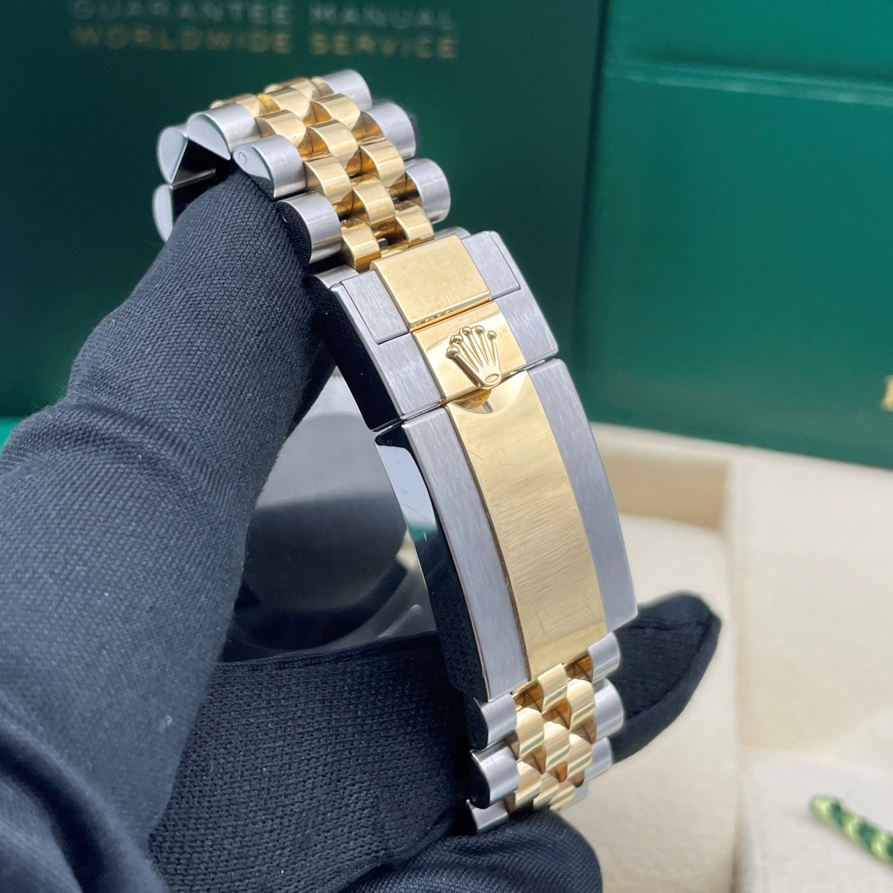 Pre-owned Rolex GMT-Master II 40mm Men's Watch - ref 126713GRNR Black Dial (2024)