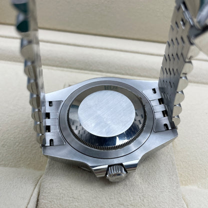 Pre-owned Rolex GMT-Master II 40mm Men's Watch - ref 126710BLRO Black Dial Pepsi