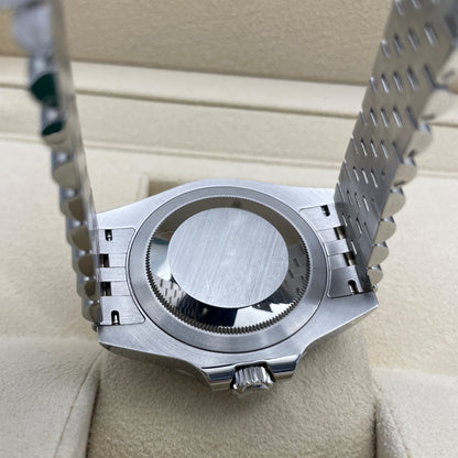 Pre-owned Rolex GMT-Master II 40mm Men's Watch - ref 126710BLNR Black Dial Bat Girl