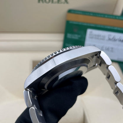 Pre-owned Rolex Submariner 41mm Men's Watch - ref 116610LV Green Hulk (2017)