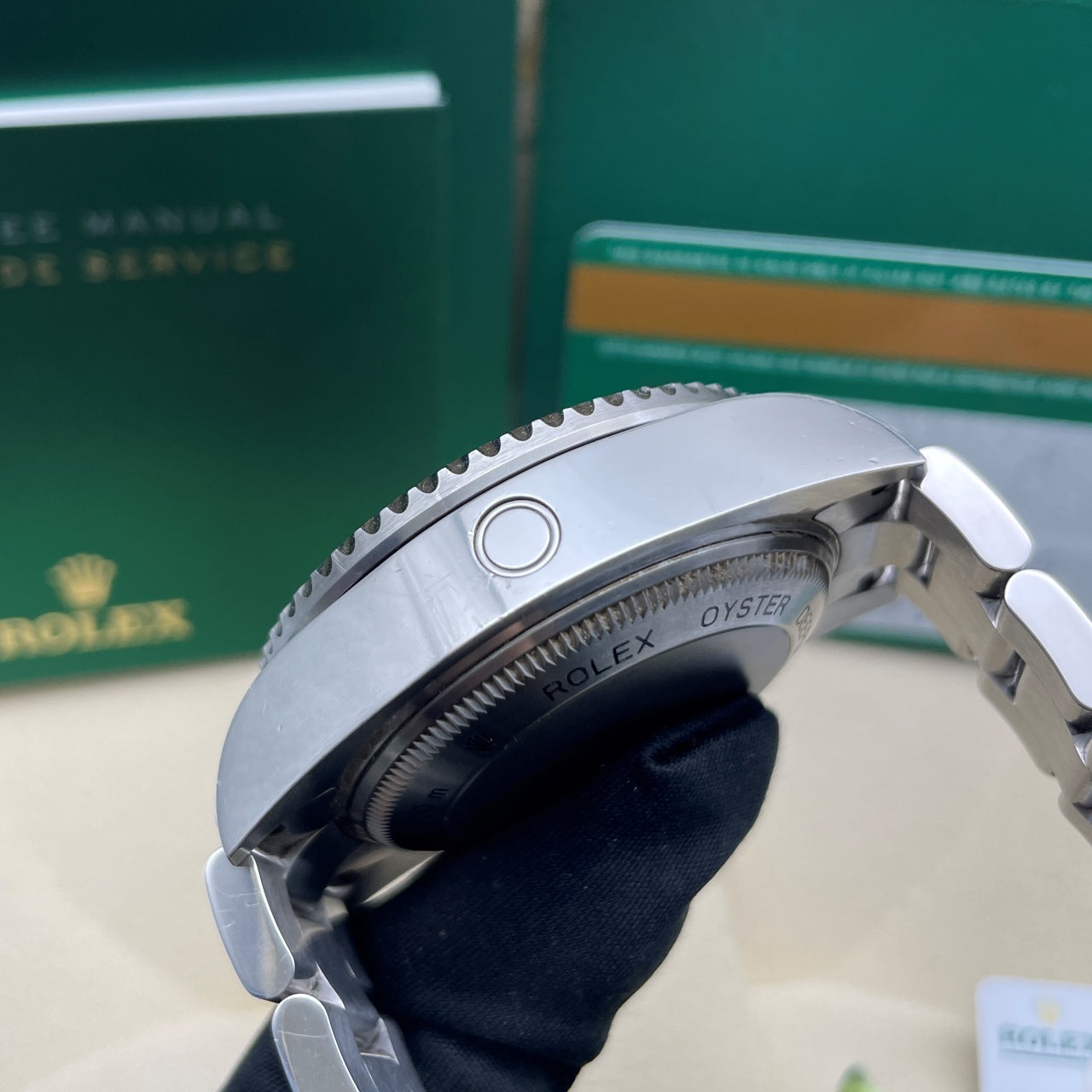 Pre-owned Rolex Sea-Dweller 44mm Men's Watch - ref 116660 Black Dial (2017)