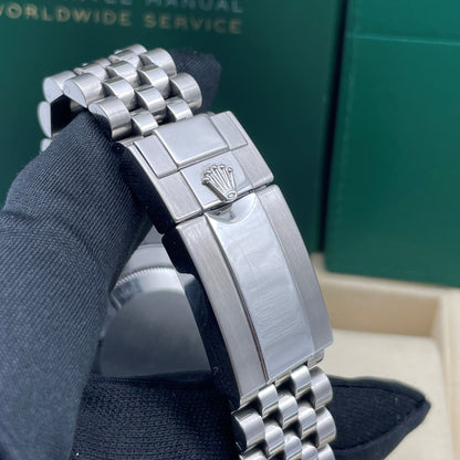 Pre-owned Rolex GMT-Master II 40mm Men's Watch - ref 126710BLNR Black Dial Bat Girl (2022)