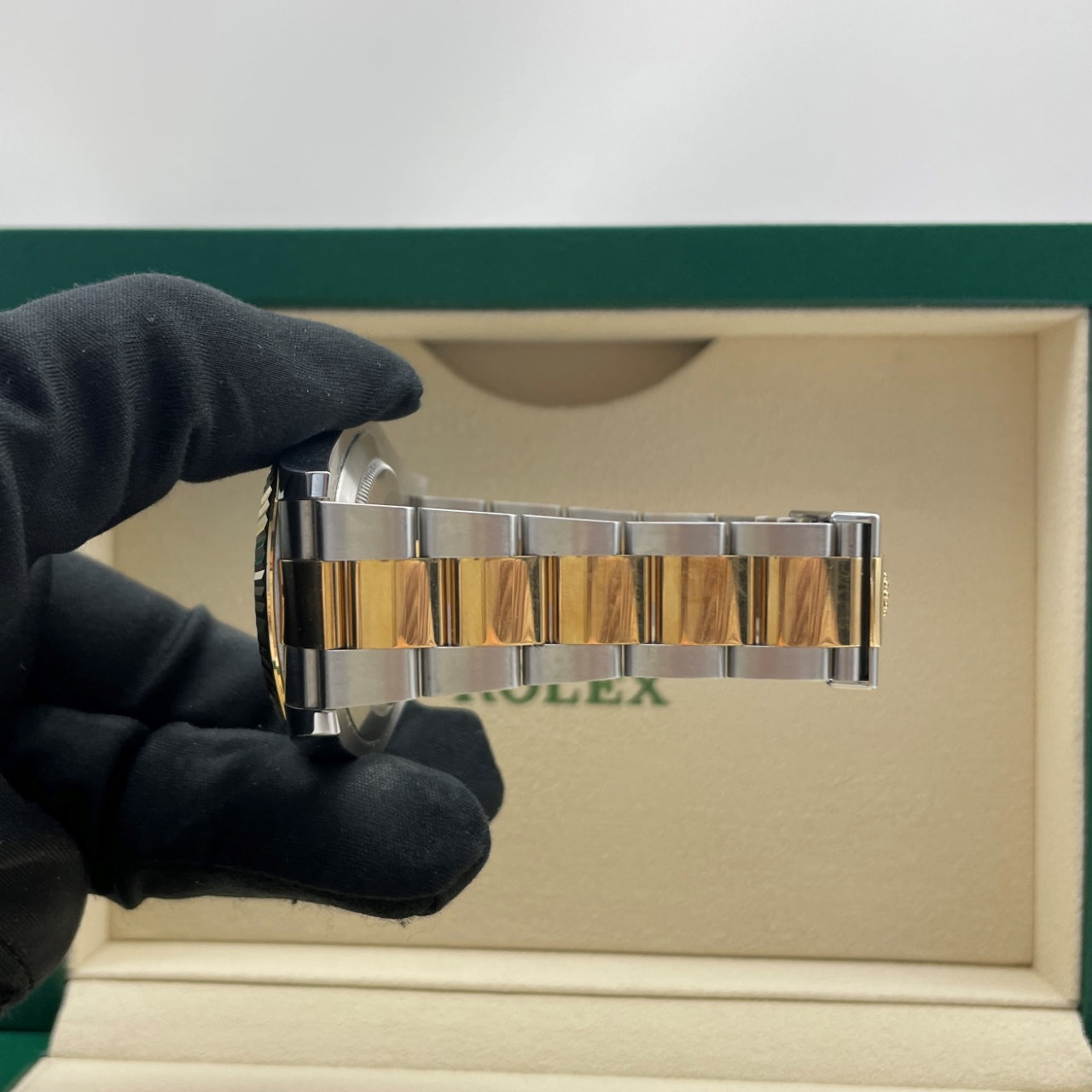 Pre-owned Rolex Datejust II 41mm Men's Watch - ref 116333 Diamond-Champagne Dial