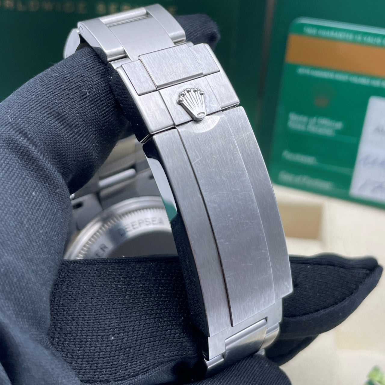 Pre-owned Rolex Sea-Dweller 44mm Men's Watch - ref 116660 Black Dial (2017)