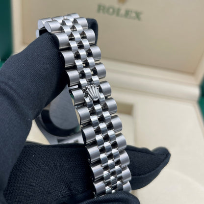 Pre-owned Rolex Datejust 31 31mm Women's Watch - ref 178384  Mother-of-Pearl Dial (2017)