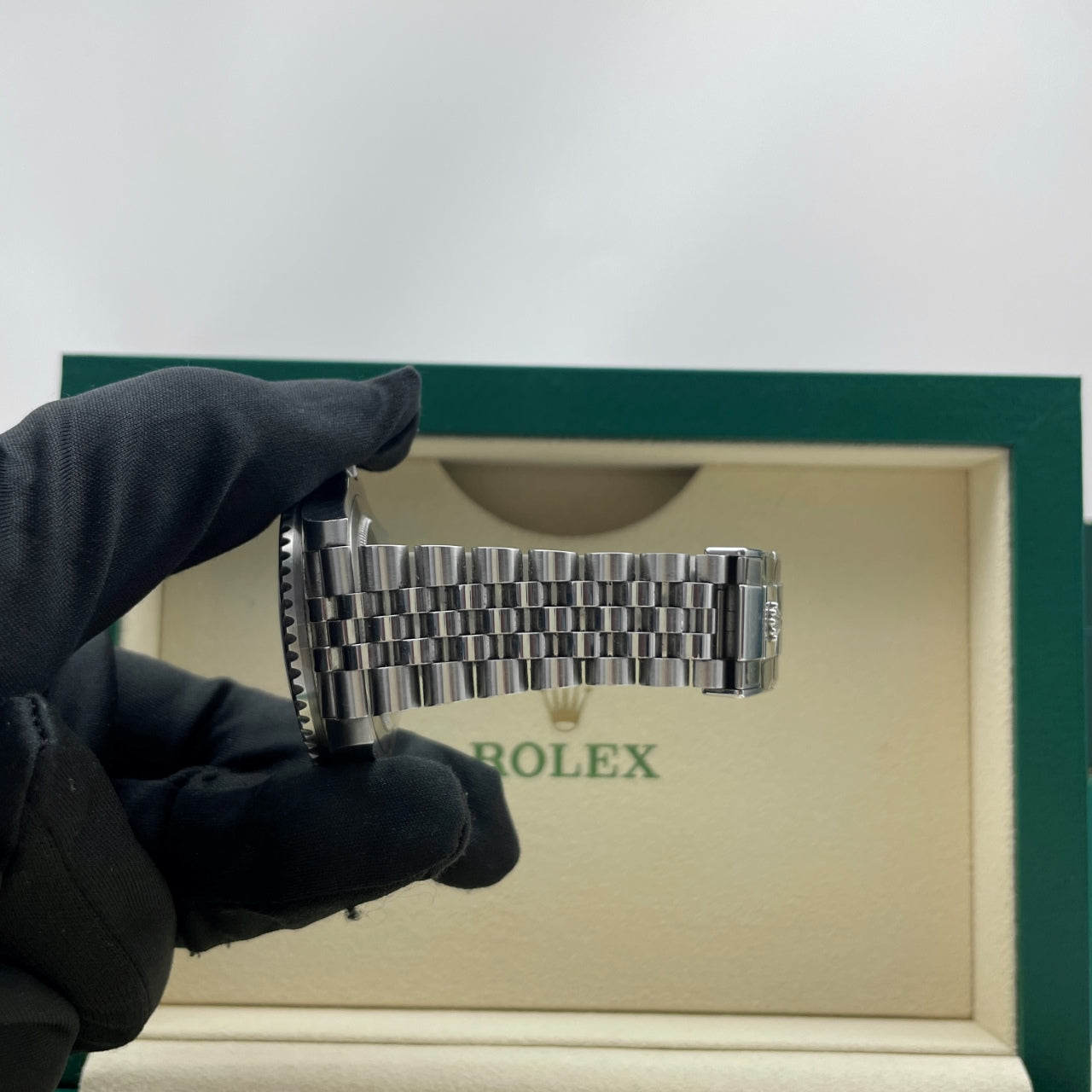 Pre-owned Rolex GMT-Master II 40mm Men's Watch - ref 126710BLRO Black Dial Pepsi