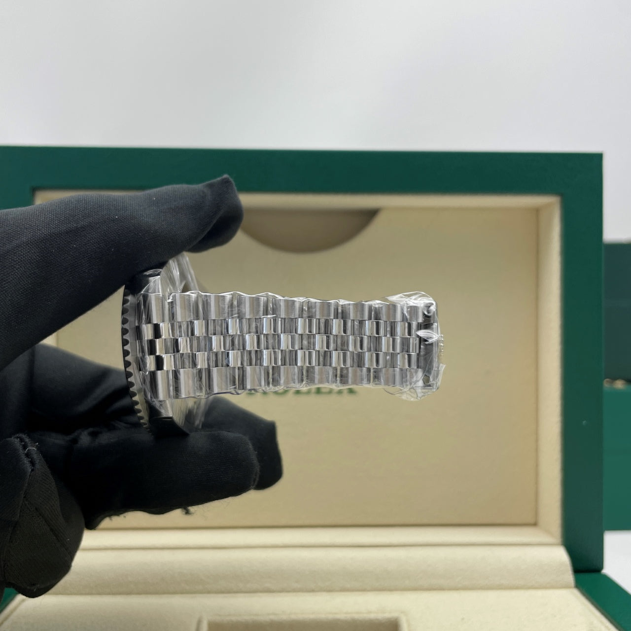 Pre-owned Rolex GMT-Master II 40mm Men's Watch - ref 126710BLNR Black Dial Bat Girl