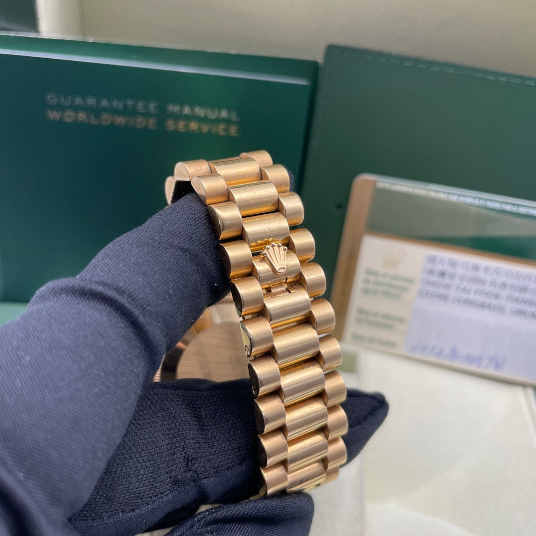 Pre-owned Rolex Day-Date 36mm Men's Watch - ref 118238 Soild 18k Gold Onyx Diamond Dial (2012)