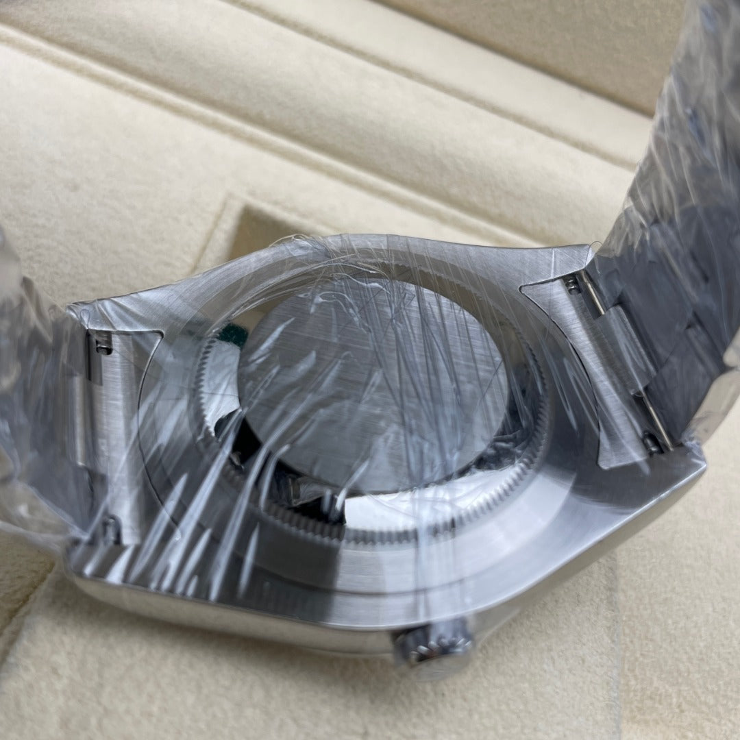 Pre-owned Rolex Datejust 41mm Men's Watch - ref 116334 Diamond-Silver Dial (2017)