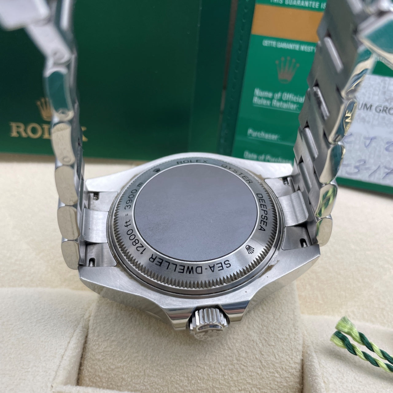 Pre-owned Rolex Sea-Dweller 44mm Men's Watch - ref 116660 Black Dial (2017)