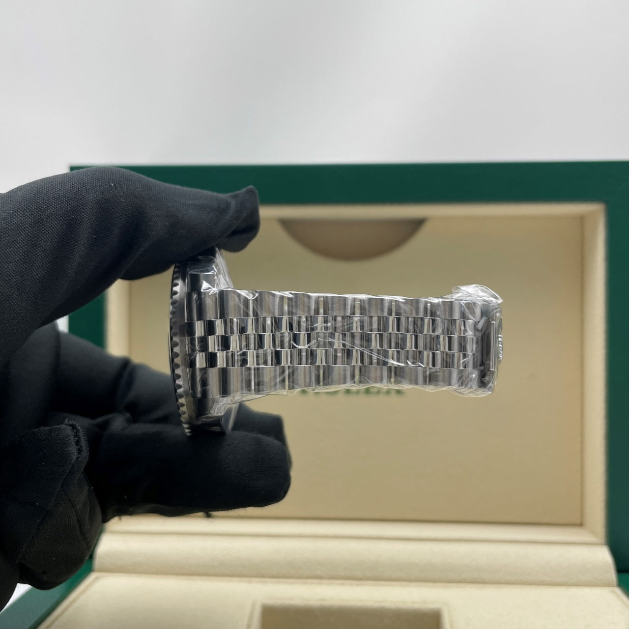 Pre-owned Rolex GMT-Master II 40mm Men's Watch - ref 126710BLRO Black Dial Pepsi (2020)