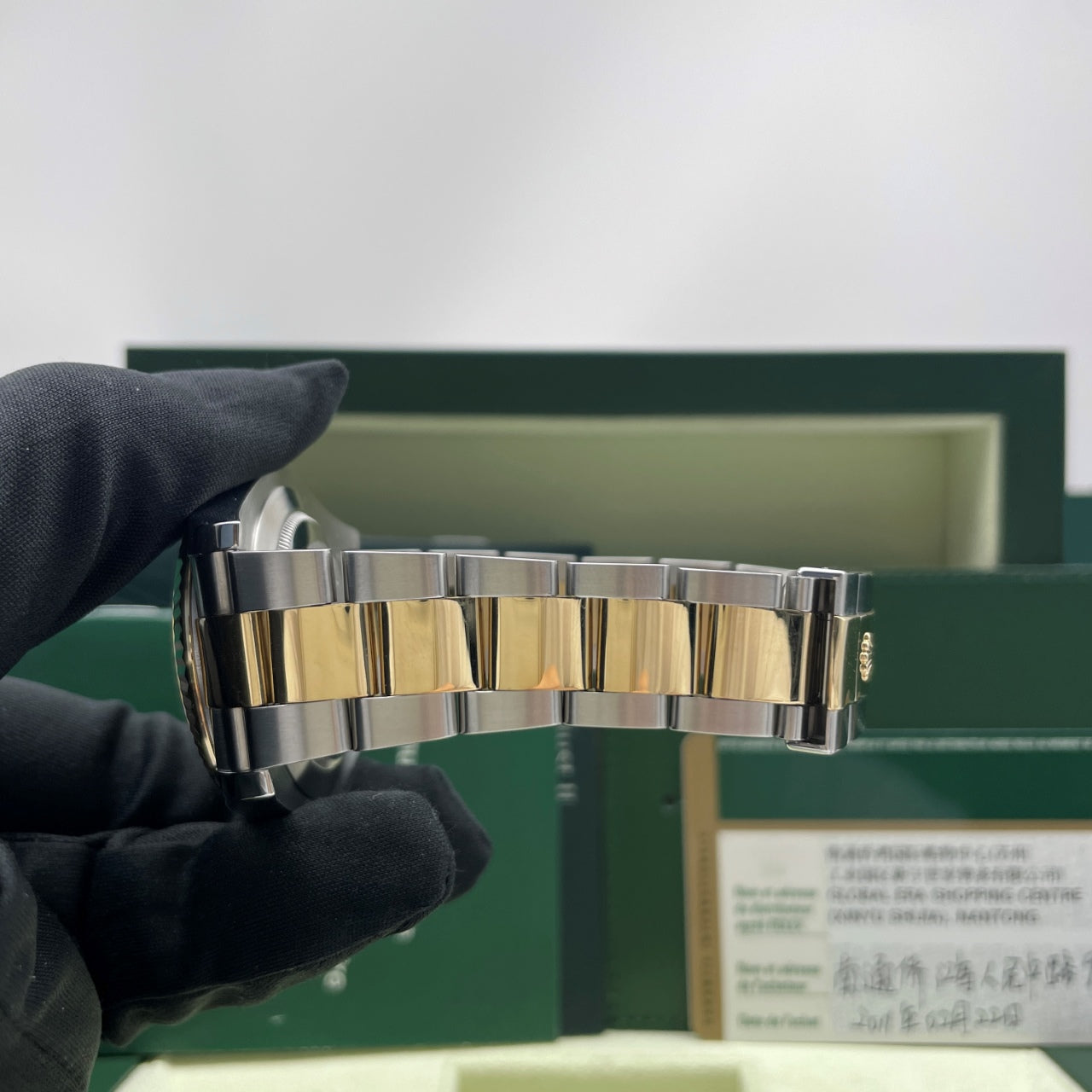 Pre-owned Rolex Datejust II 41mm Men's Watch - ref 116333 Diamond-Champagne Dial (2011)