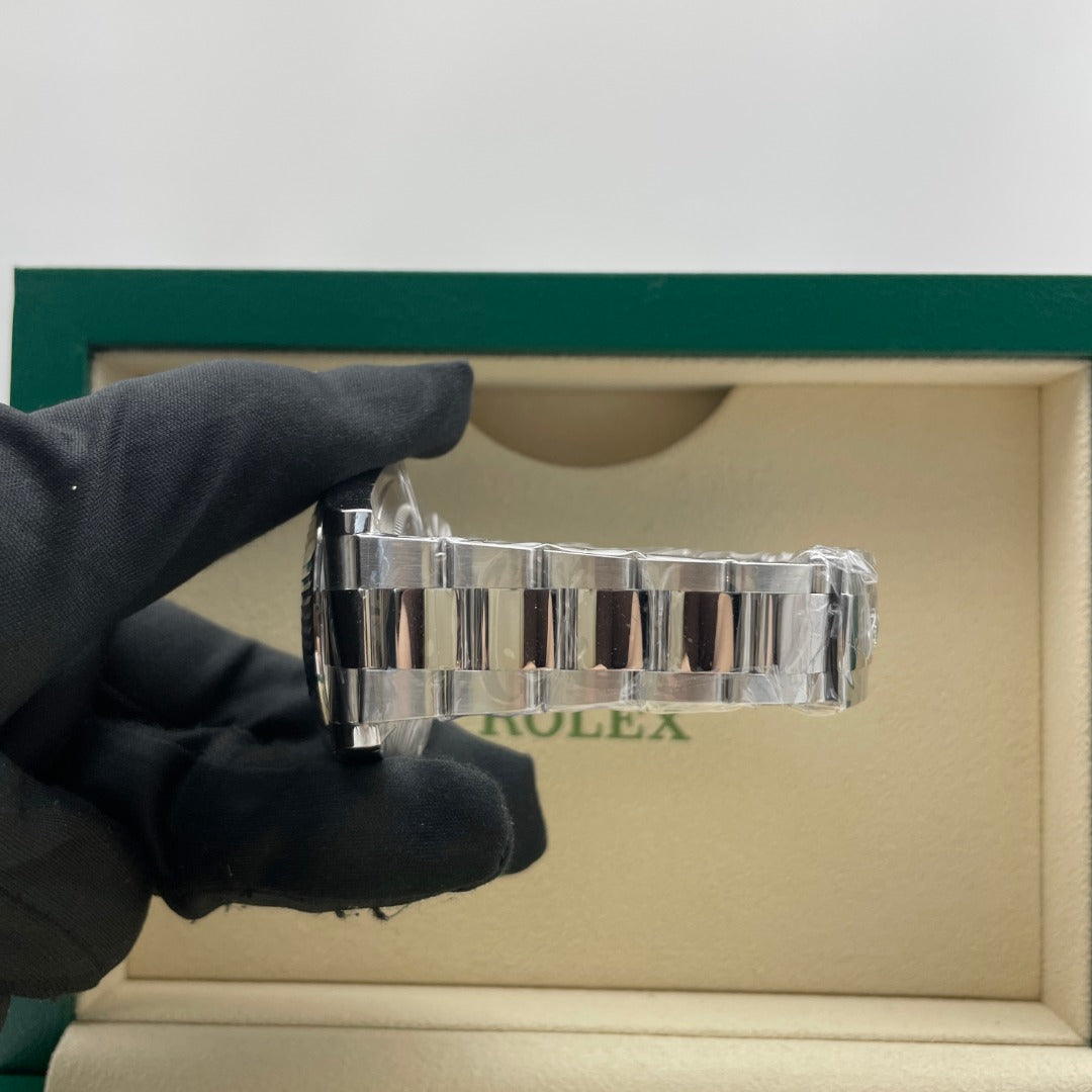 Pre-owned Rolex Datejust 41mm Men's Watch - ref 116334 Diamond-Silver Dial (2017)