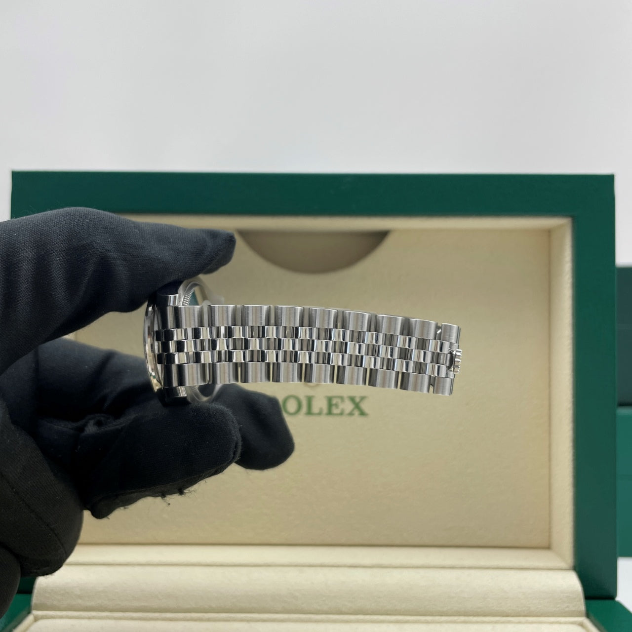 Pre-owned Rolex Datejust 31 31mm Women's Watch - ref 178384  Mother-of-Pearl Dial (2017)