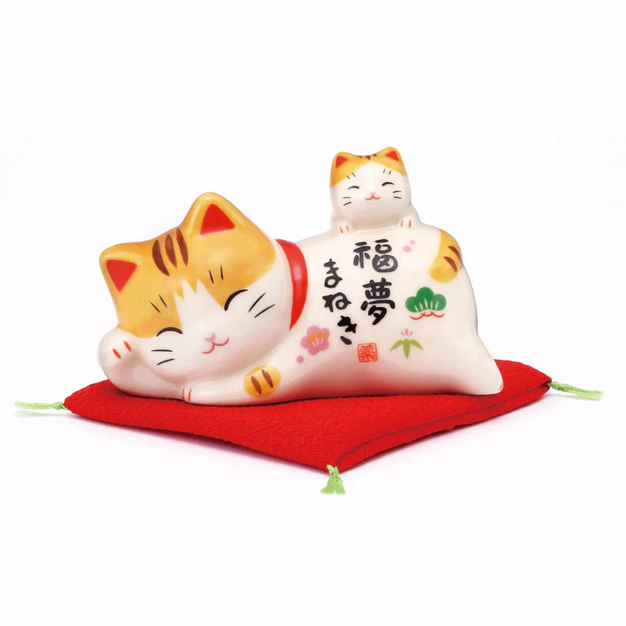 Yakushigama Maneki-Neko Beckoning Cat