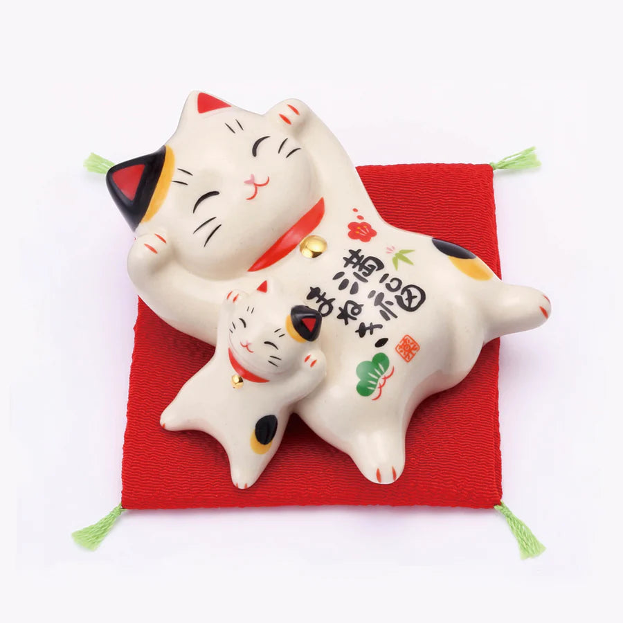 Yakushigama Maneki-Neko Beckoning Cat