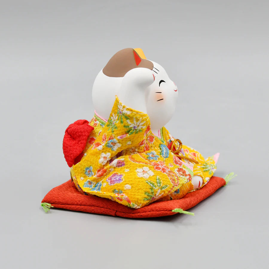 Yakushigama Maneki-Neko Beckoning Cat