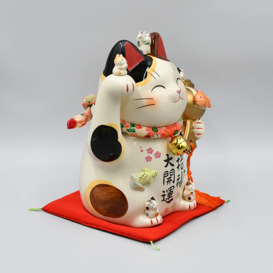 Yakushigama Maneki-Neko Beckoning Cat